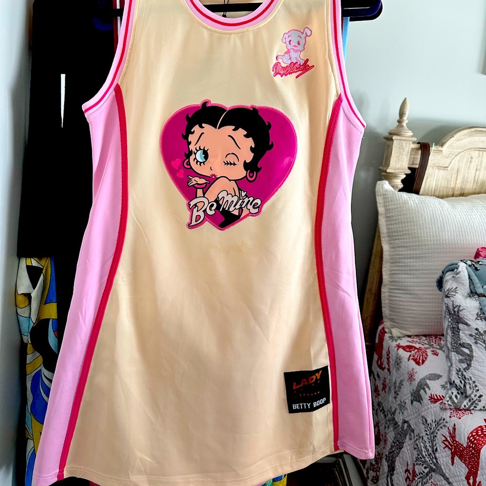 Ladyelite valentines dress with pockets embroideryHeadgear Classics nost…